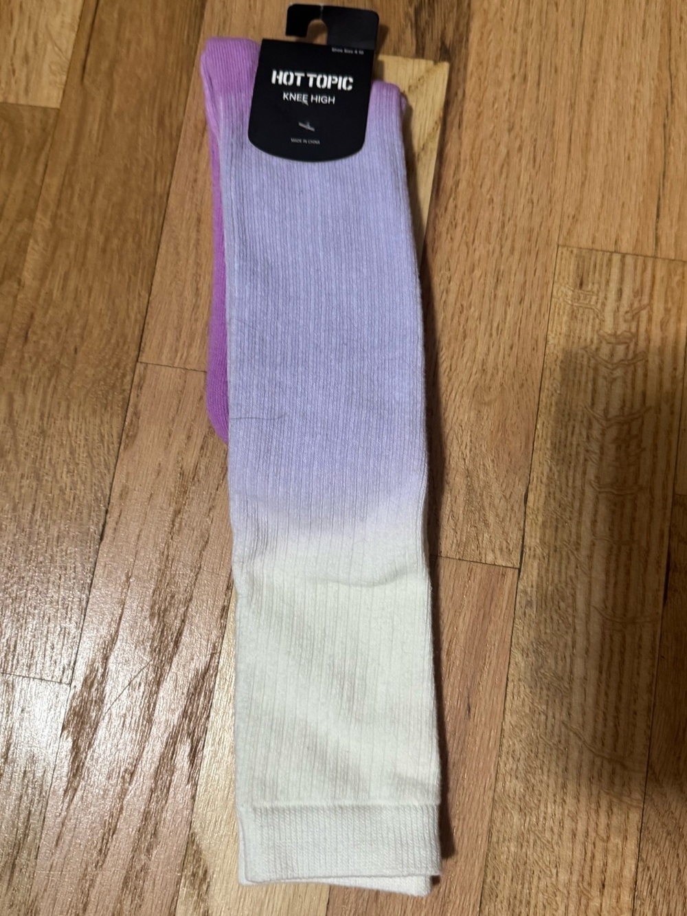 Hot Topic Woman’s Ombre Knee High Socks - Purple & White